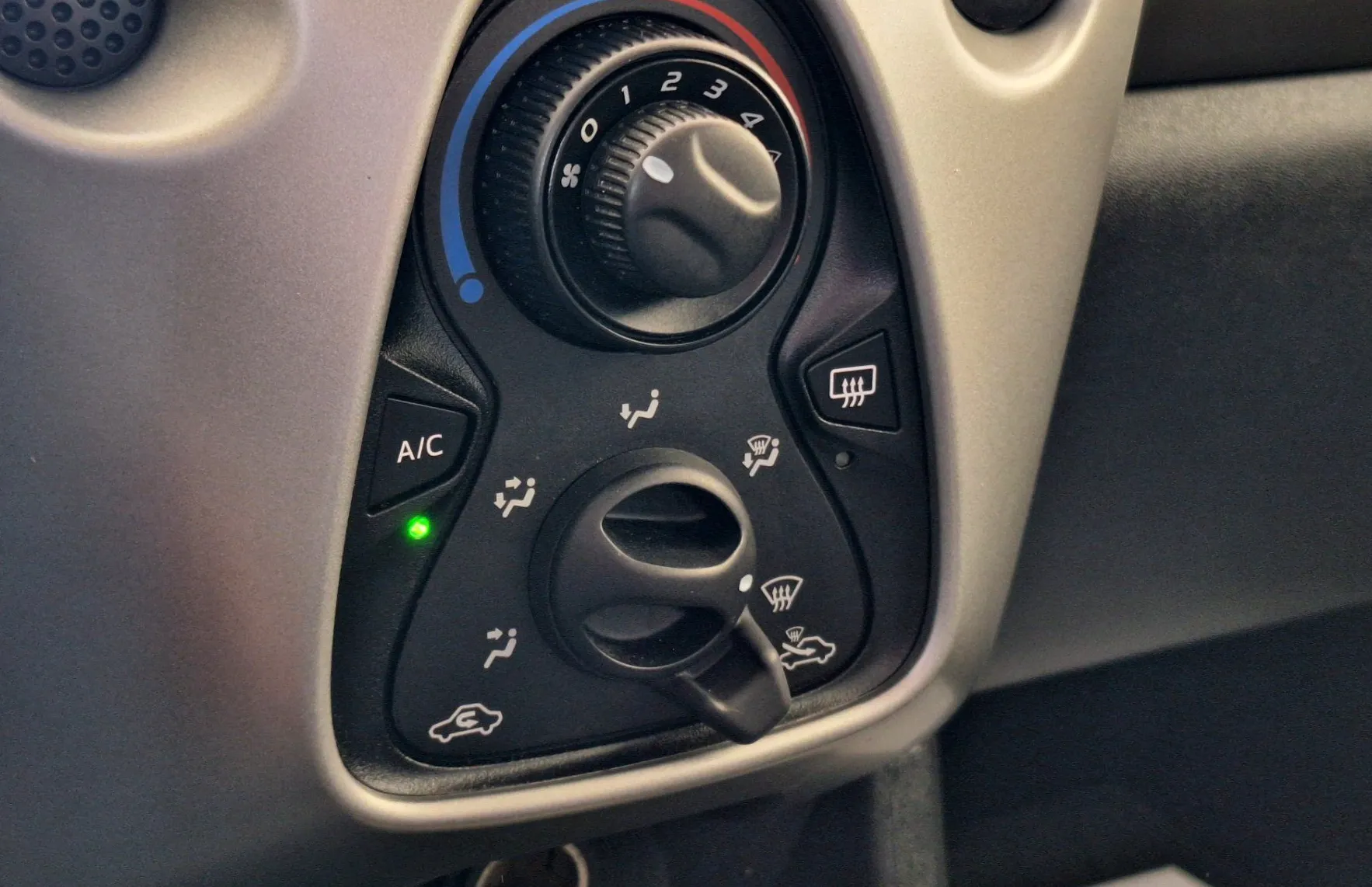 Zunanja slika - Toyota Aygo - 1.0 VVT-i x-play Touch Alloys - 15