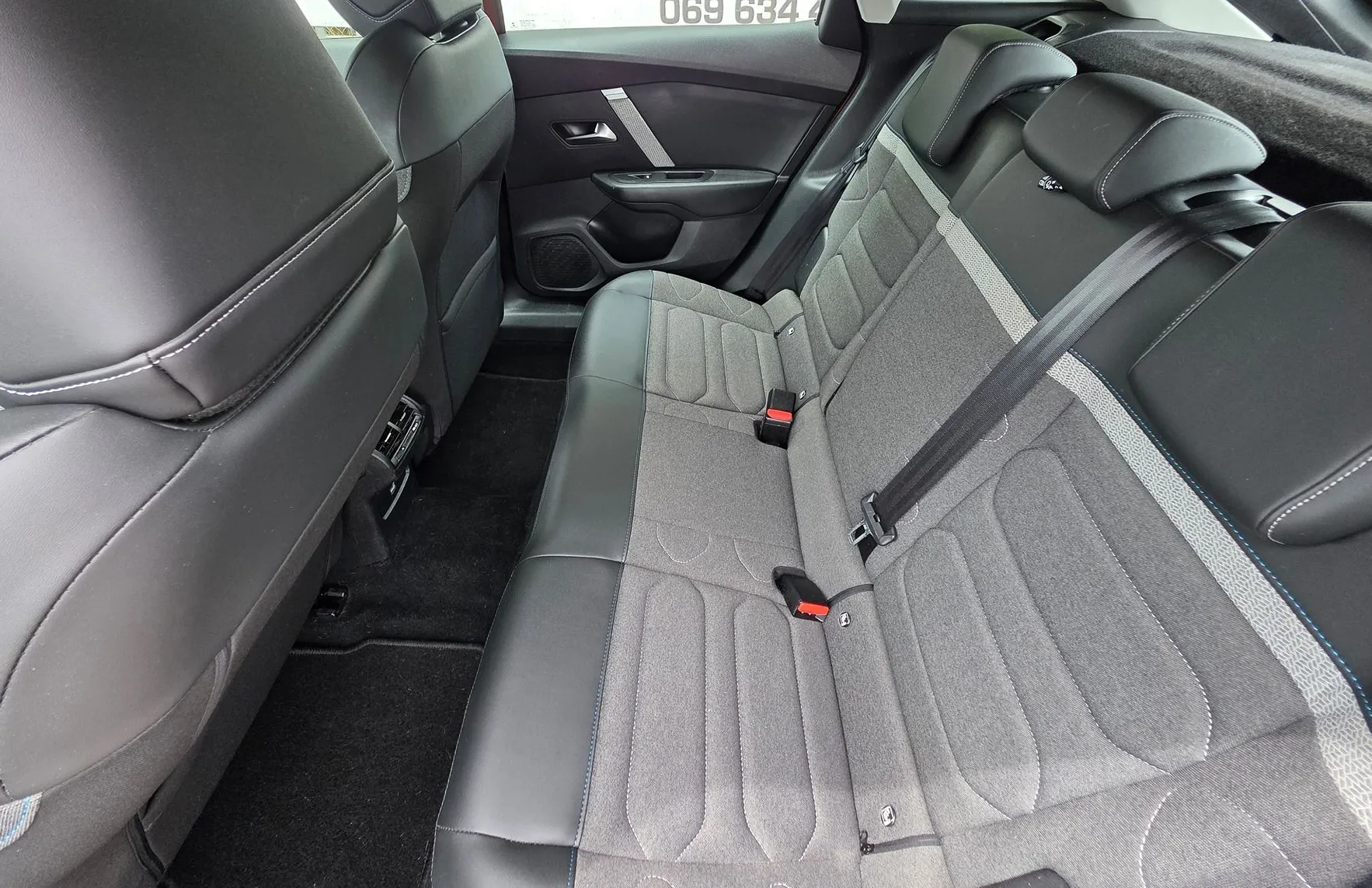 Zunanja slika - Citroën C4 - 1.2PURETECH 130 SHINE LED-KAMERA-VIRTUAL-1.LASTNIK - 14