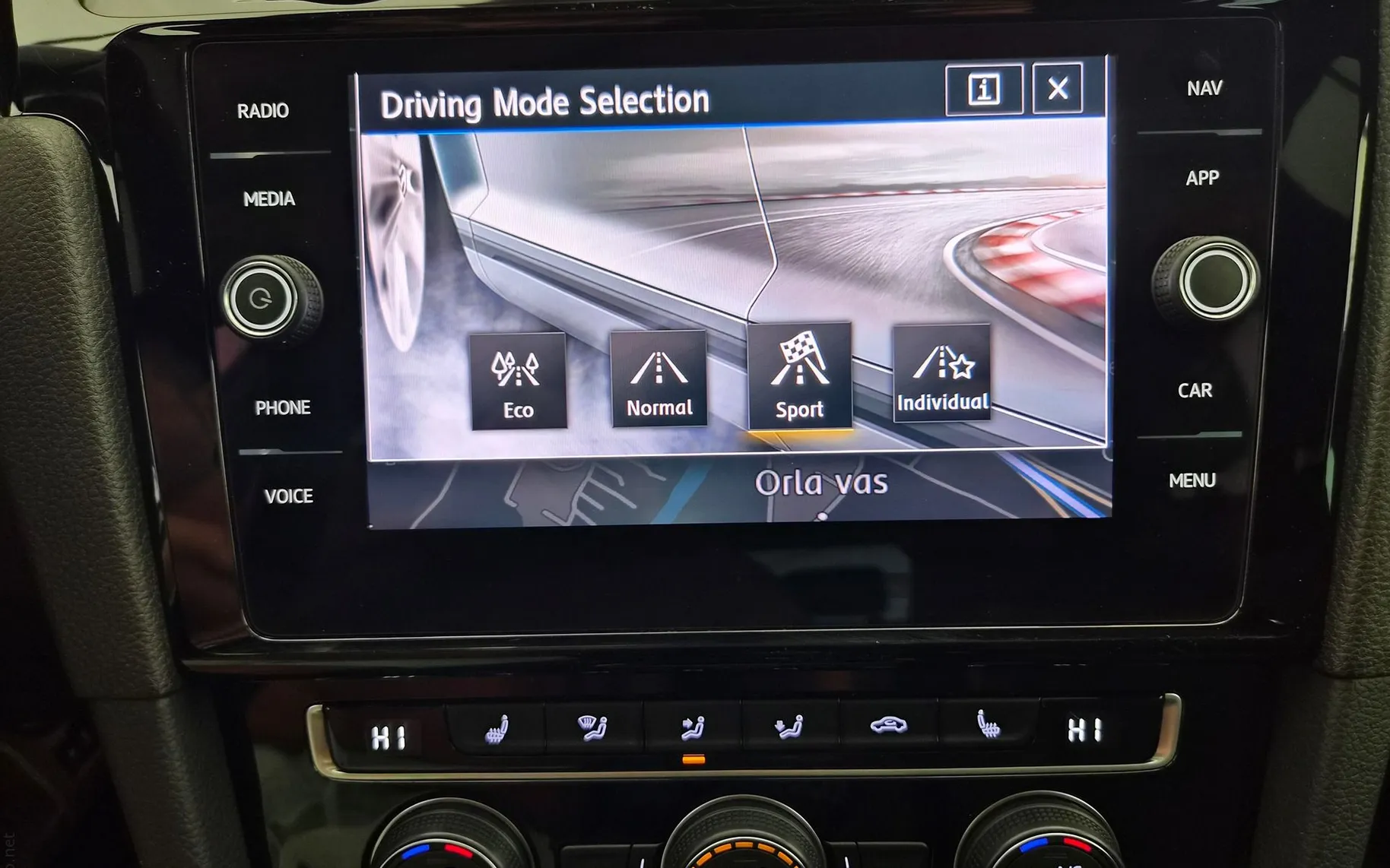 Notranja slika - VW Golf - 2.0GTD-VIRTUAL-PANORAMA-ACC-SPORT MODE-18COL-2XPDC - 9