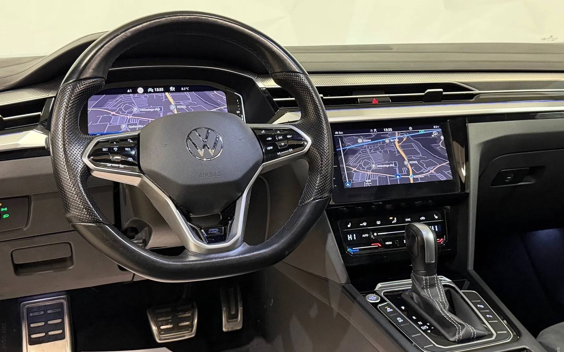 Notranja slika - Volkswagen Arteon Shooting Brake - 2.0 TDI-R-LINE-PANORAMA-VIRTUAL-ACC-KAMERA-NAVI-.. - 14