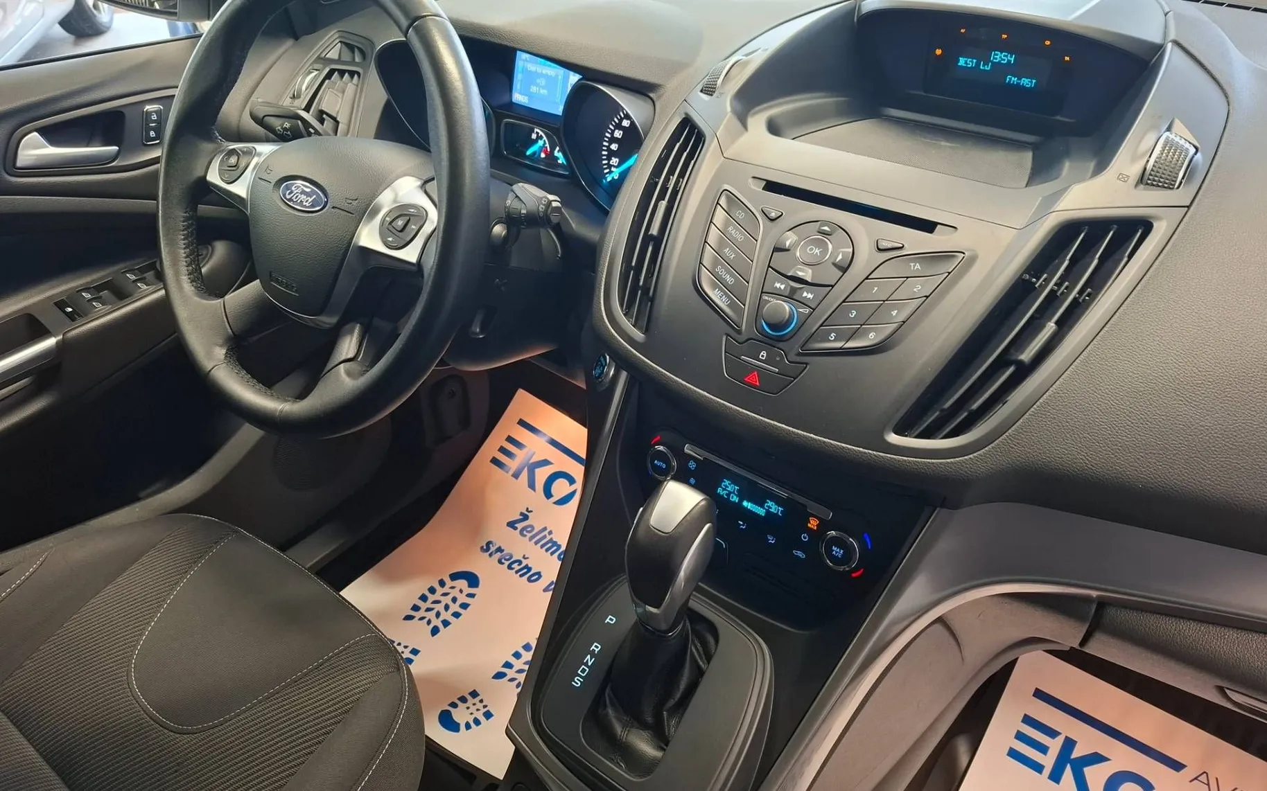 Notranja slika - Ford Kuga - 1.6 SCTI 4x4 AVT.-TEMP-PDC-GRETJE SEDEŽEV-KOT NO - 7