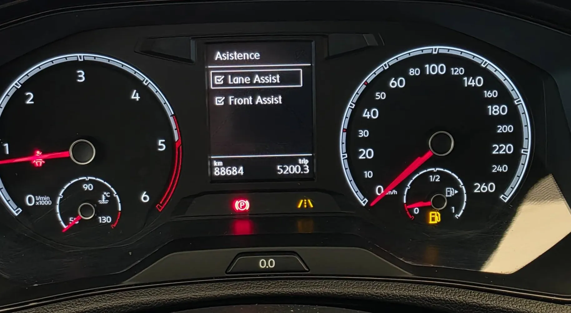 Notranja slika - Volkswagen T-Roc - 1.6 TDI BMT Style Dod.zimske gume na platiščih - 16