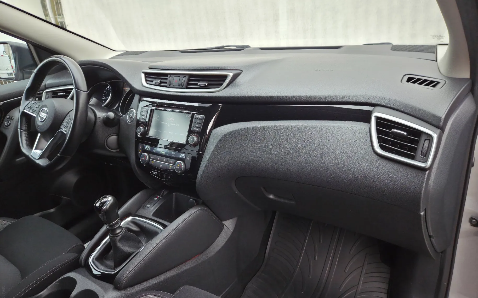 Zunanja slika - Nissan Qashqai - 1.3 DIG-T 140 Tekna 1.LASTNIK SLO.POREKLO - 10
