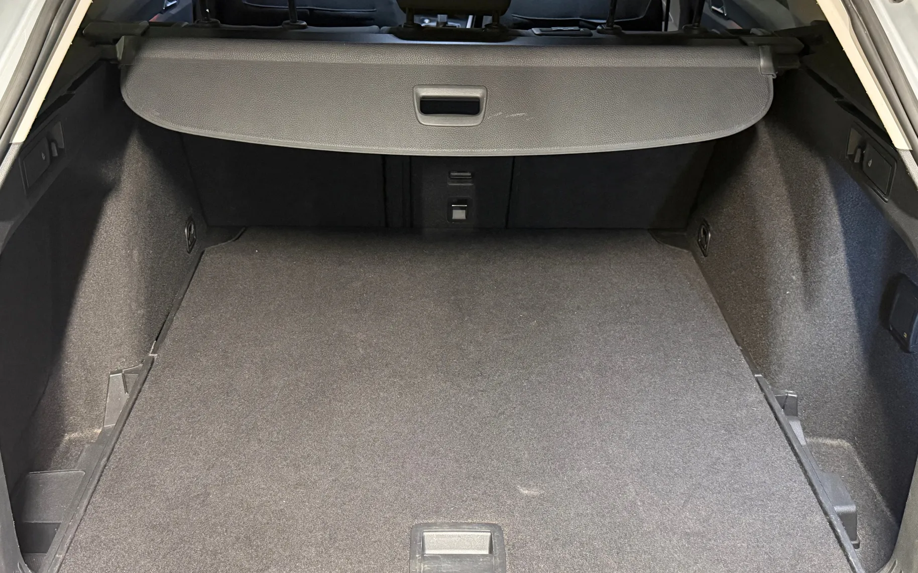 Notranja slika - Volkswagen Golf - Volkswagen  Variant 2.0 TDI VIRTUAL ACC AMBIENT LANE KEYLESS - 15