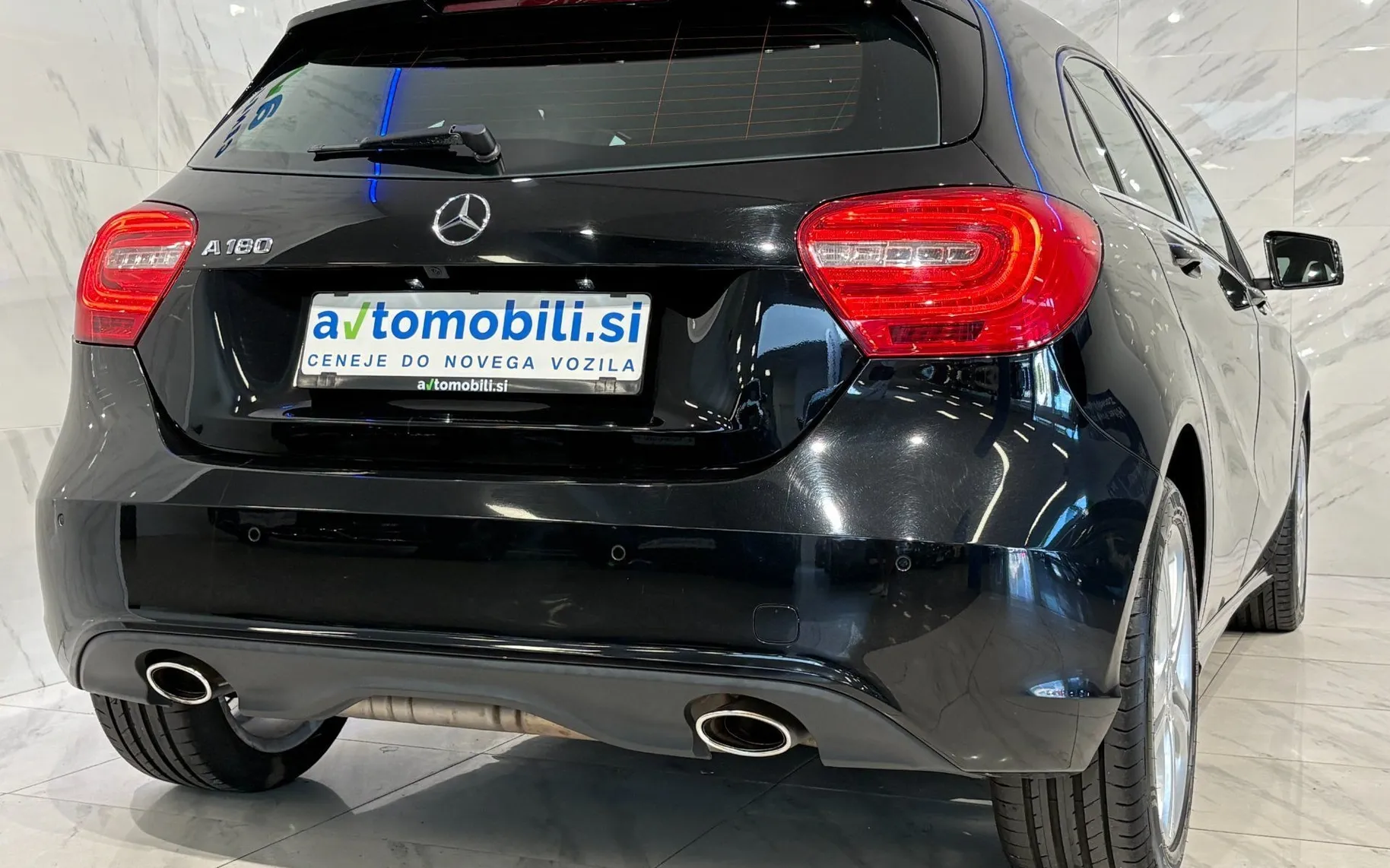 Zunanja slika - Mercedes-Benz A-Razred - 180  Kamera - Memory - Navi - Gretje - PDC - 5