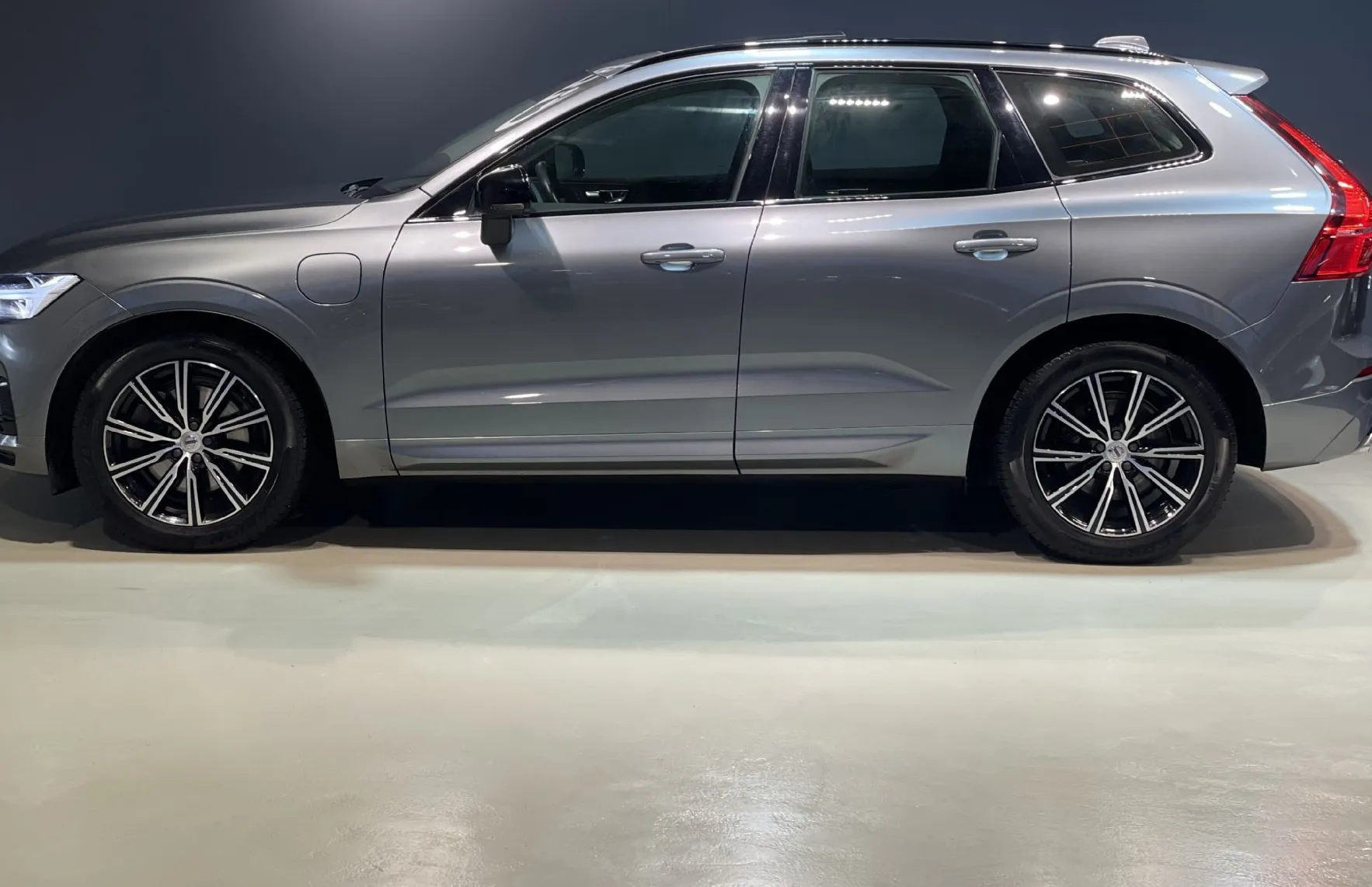 Zunanja slika - Volvo XC60 - T8-R DESIGN-PANO-NAVI-ZRAČNO-RADAR-360KAMERA-LED - 5