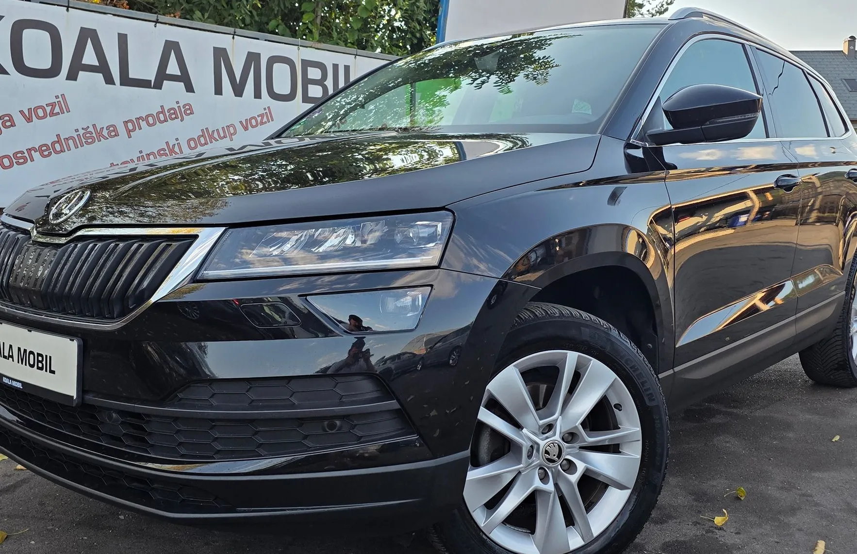 Zunanja slika - Škoda Karoq - 1.0 TSI STYLE LED-VIRTUAL-KAMERA-GRETJE SEDEŽEV - 1