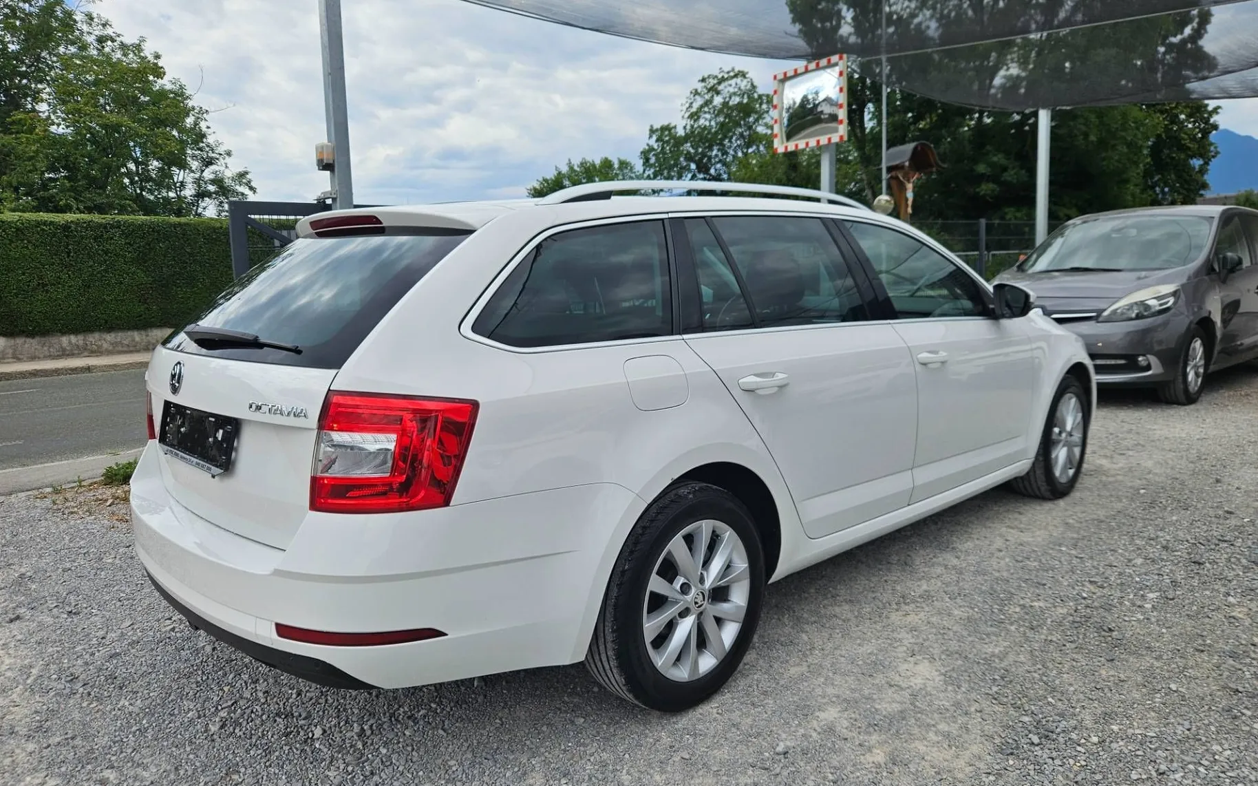 Zunanja slika - Škoda Octavia - Combi 1.0 TSI  1.LASTNIK  SLO  LED KLJUKA - 3