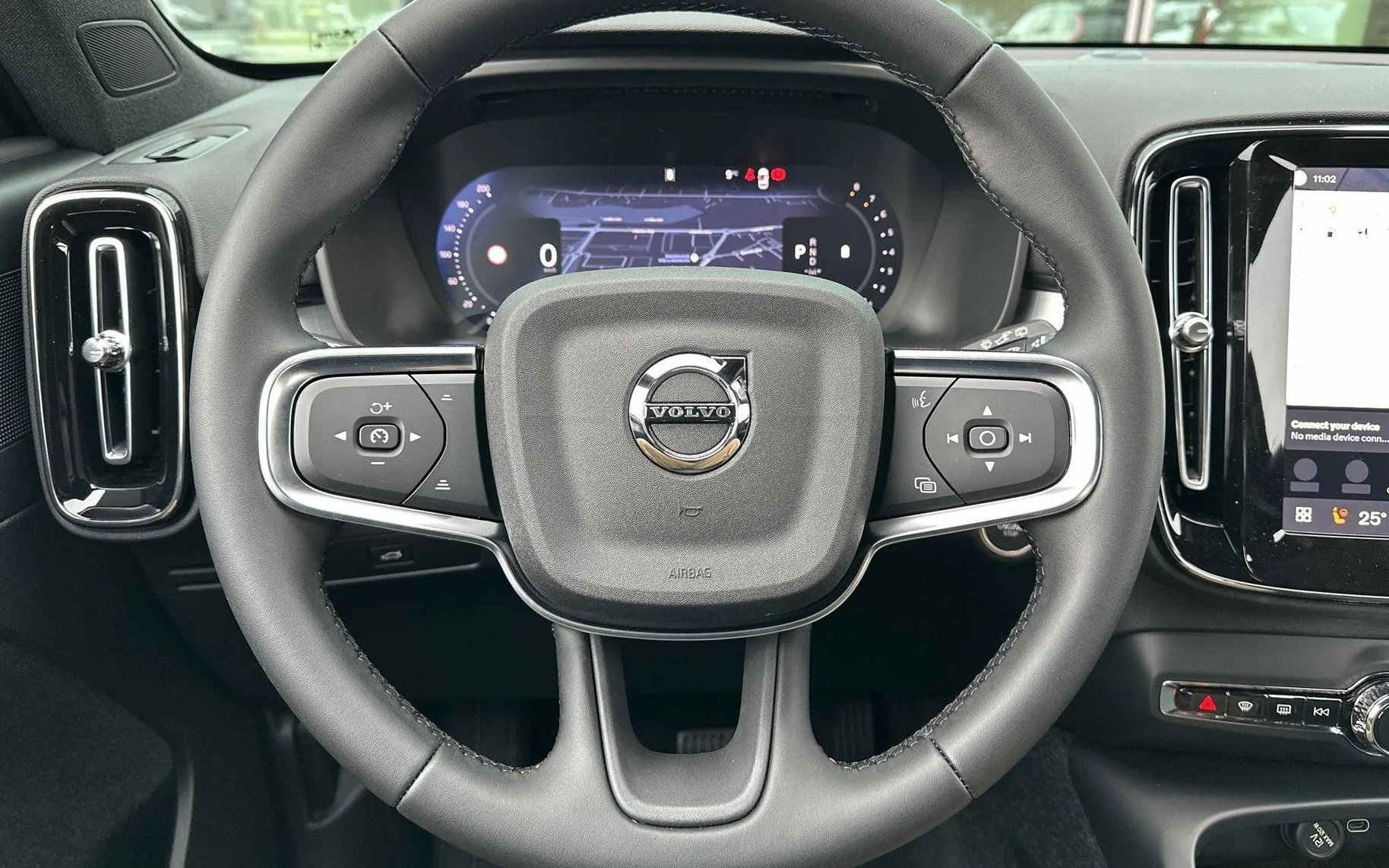 Notranja slika - Volvo XC40 - B3 P Core AT DCT 3 leta garancije + 3 servisi... - 14