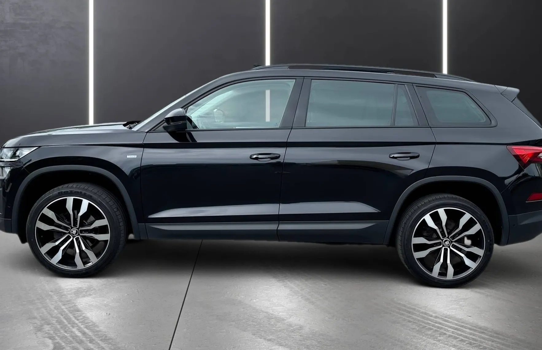 Zunanja slika - Škoda Kodiaq - 2.0 TDI PANORAMA MATRIX RADAR KAM VIRTUAL NAVI - 4