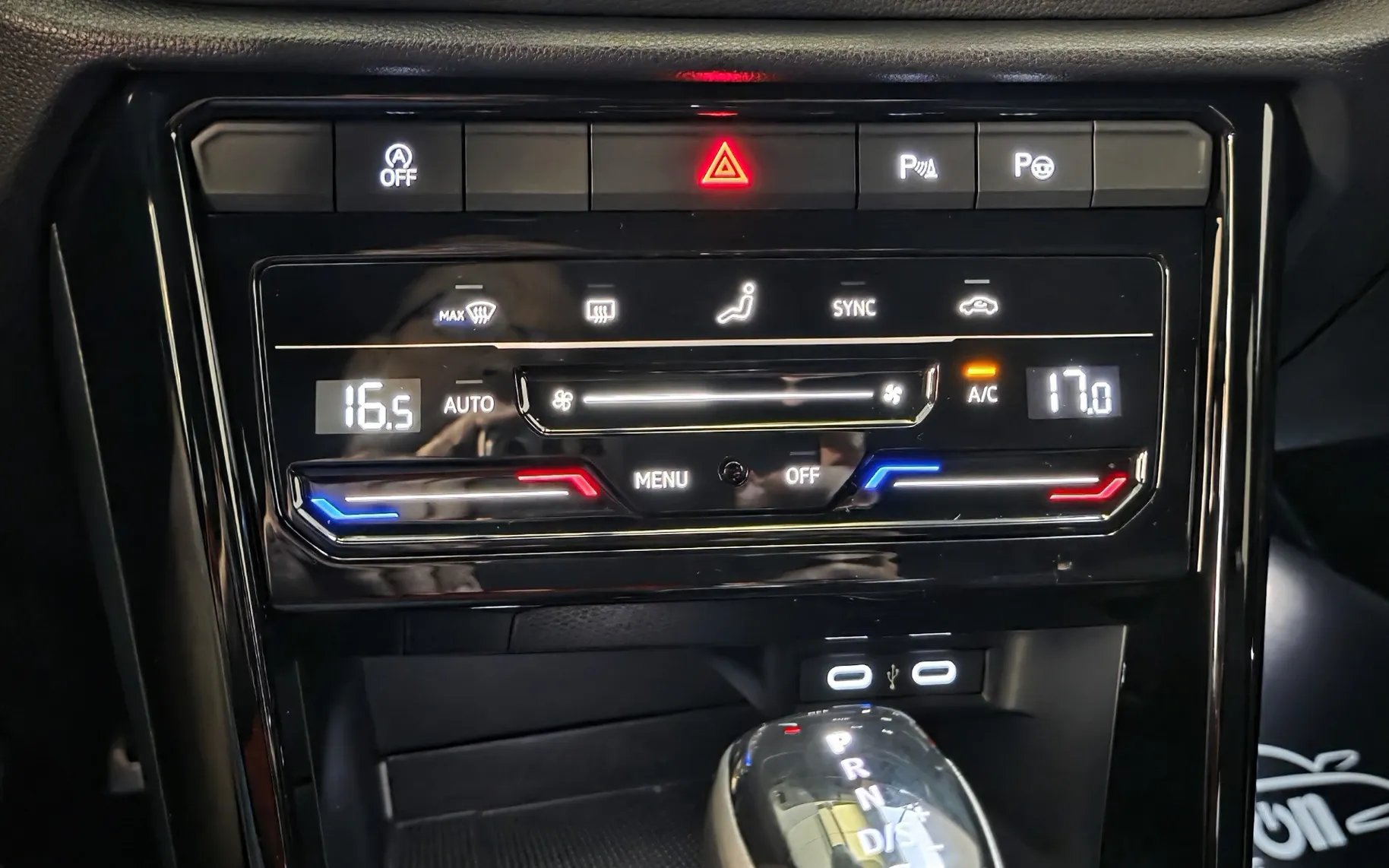 Zunanja slika - VW T-Roc - 1,5 TSI BMT R-Line DSG 1.LAST SLO VIRTUAL KAM iQLED - 16