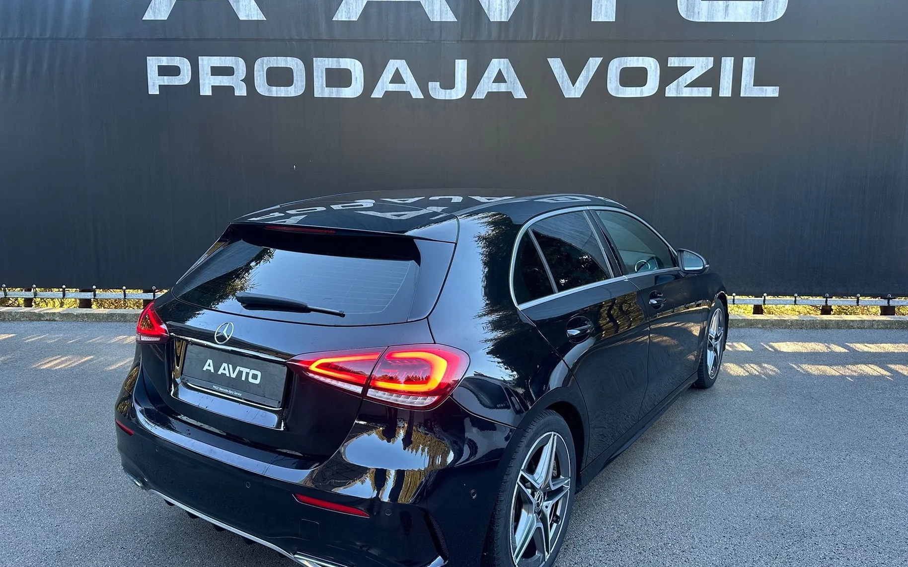 Zunanja slika - Mercedes-Benz A-Razred - A 180d 7G-DCT-AMG-KAMERA-NAVI-WIDESCREEN-LED-18COL - 6