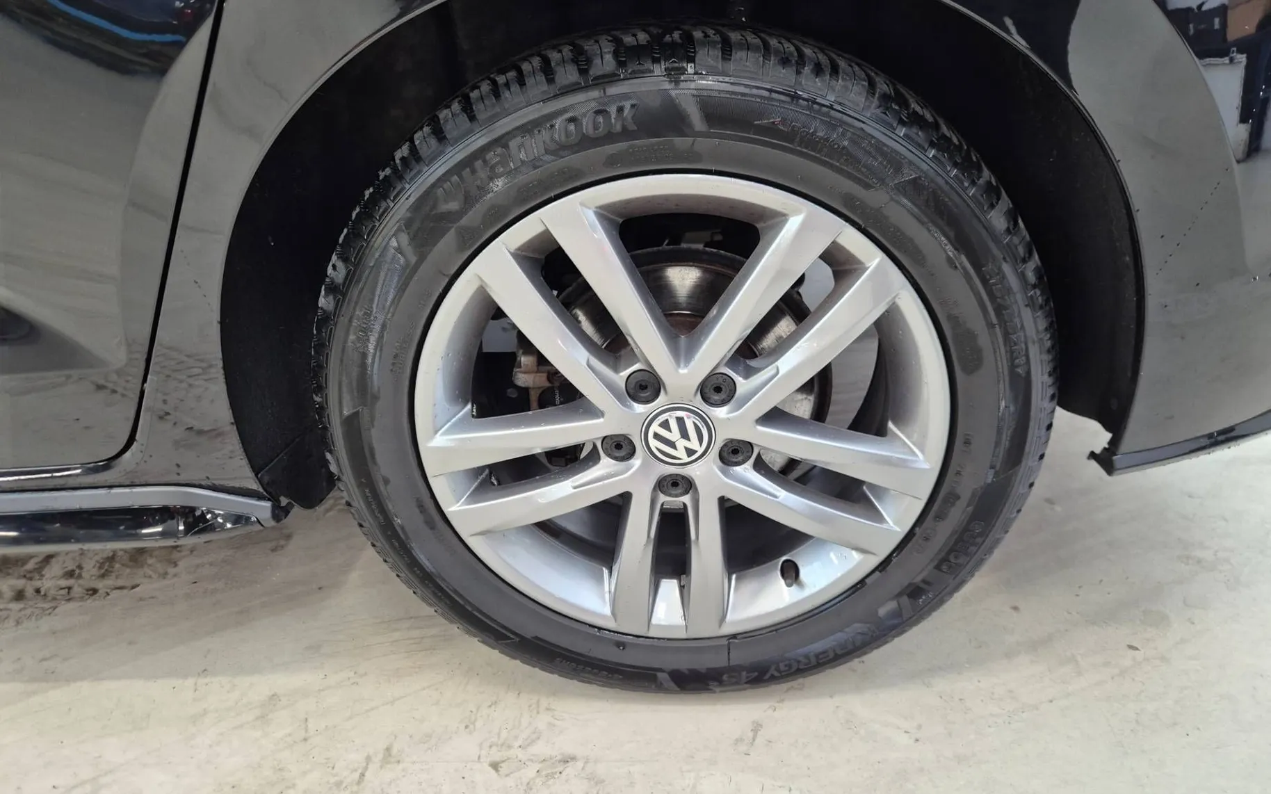 Notranja slika - Volkswagen Touran - 1.6 TDI BMT R-Line - 11