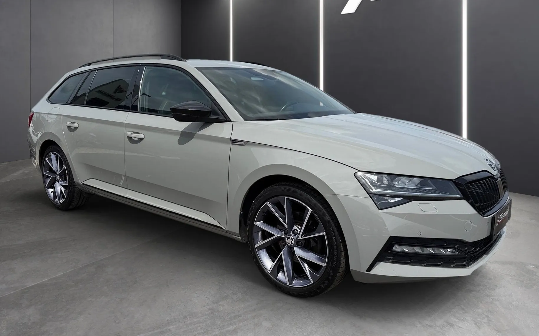 Zunanja slika - Škoda Superb - Combi 2.0 TDI Sportline DSG-Memory-Vlečna kljuka.. - 2