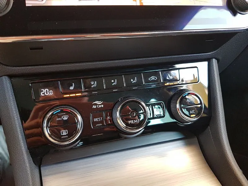 Zunanja slika - Škoda Superb - 2.0 TDI DSG ACC VIRTUAL LED KAMERA GR.SED PRIKLOP - 17