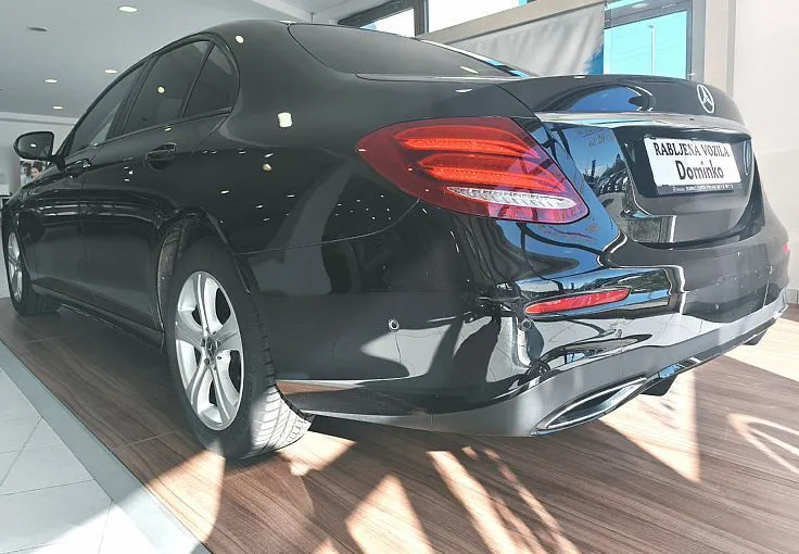 Zunanja slika - Mercedes-Benz E-Razred - E 220 d AMG-KAMERA-AVANTGARDE-LED-F1-VIDEO - 4