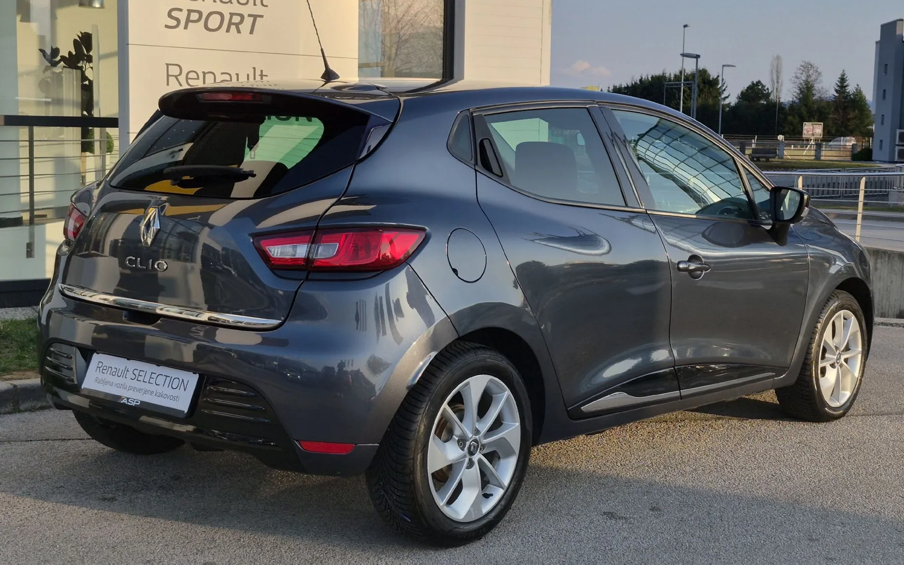 Zunanja slika - Renault Clio - Limited 1.2 16v - 5
