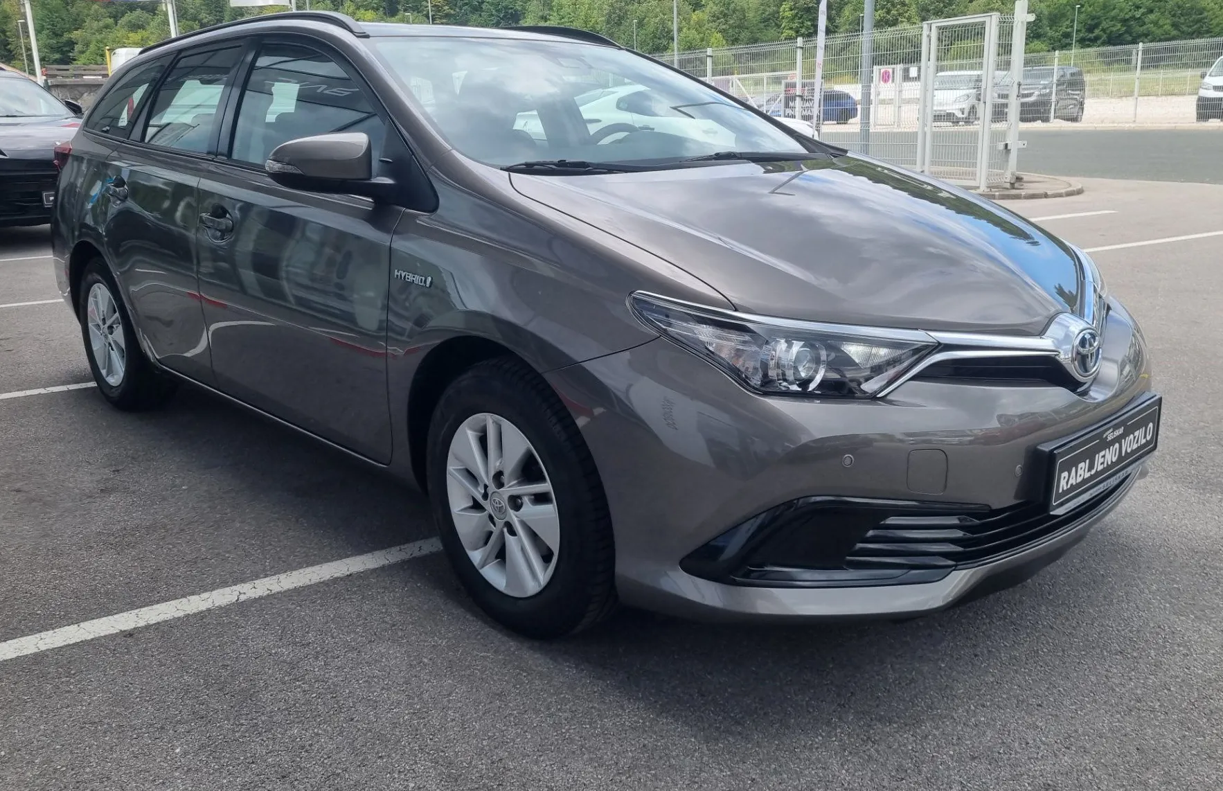 Zunanja slika - Toyota Auris - TOURING 1.8 Hybrid Avtomatik - ZNANA ZGODOVINA - 4