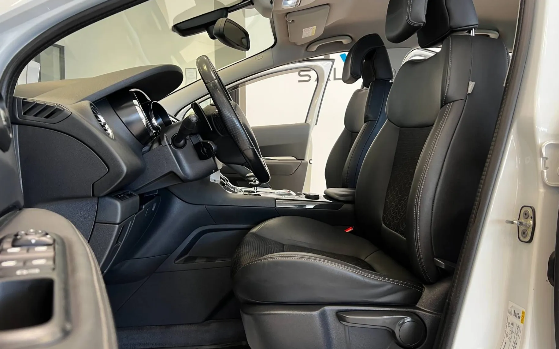 Zunanja slika - Peugeot 3008 - 2.0 HDI-200KM-AUT-4X4-LED-HUD-NAVI-PDC-TEMP-17COL. - 9