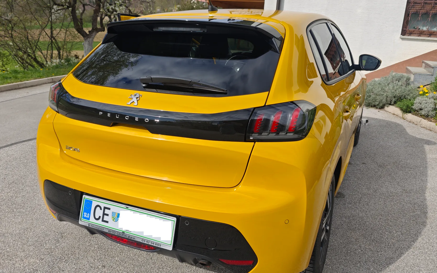Zunanja slika - Peugeot 208 - 1,2 PureTech 100 S&S Allure - 4
