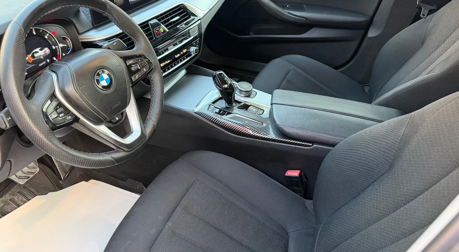 Notranja slika - BMW serija 5: - 520d - 7