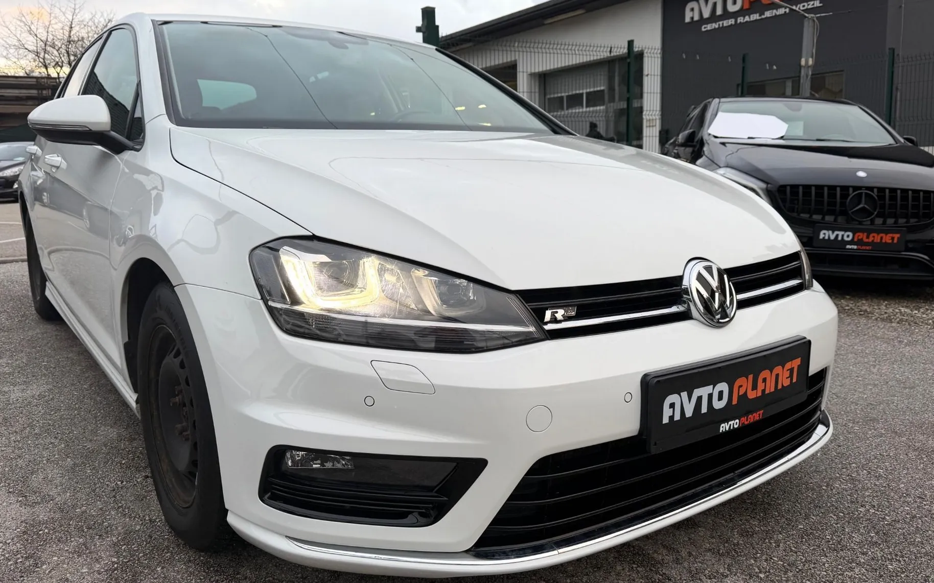 Zunanja slika - Volkswagen Golf - 2.0 TDI 4MOTION R-LiNE SLO.VOZILO LED XENON - 15