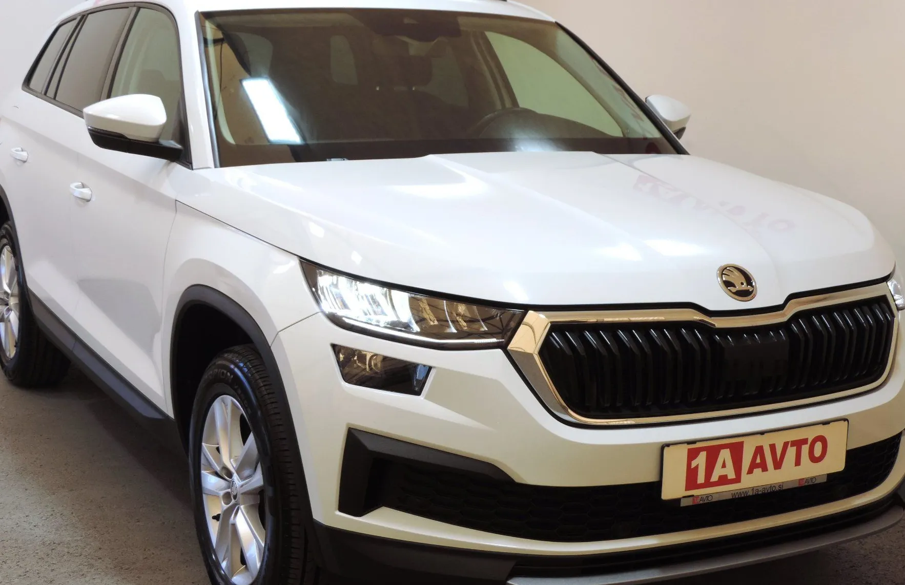 Zunanja slika - Škoda Kodiaq - 2.0 TDI Ambition DSG 7.SEDEŽEV-PANORAMA-ACC-LED - 3