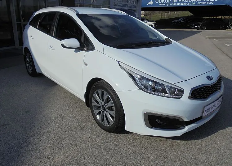 Zunanja slika - KIA Ceed - SW Benc. 1.6 GDi LX Champion - 3