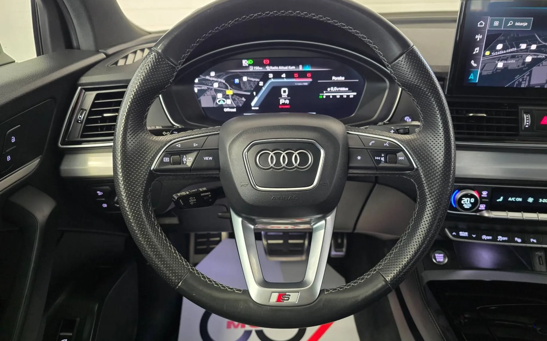 Notranja slika - Audi Q5 - quattro 40 TDI Advanced S tronic S-line - 16