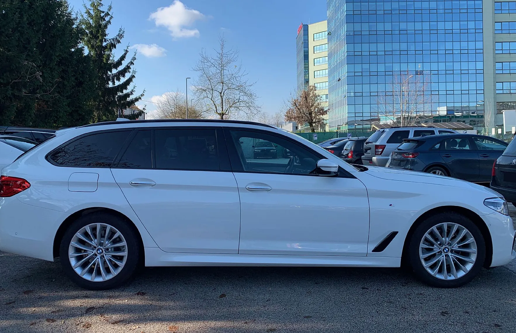 Zunanja slika - BMW Serija 5 - Touring: 520d xDrive  Avt.NEPOZABNO DOŽIVETJE - 8