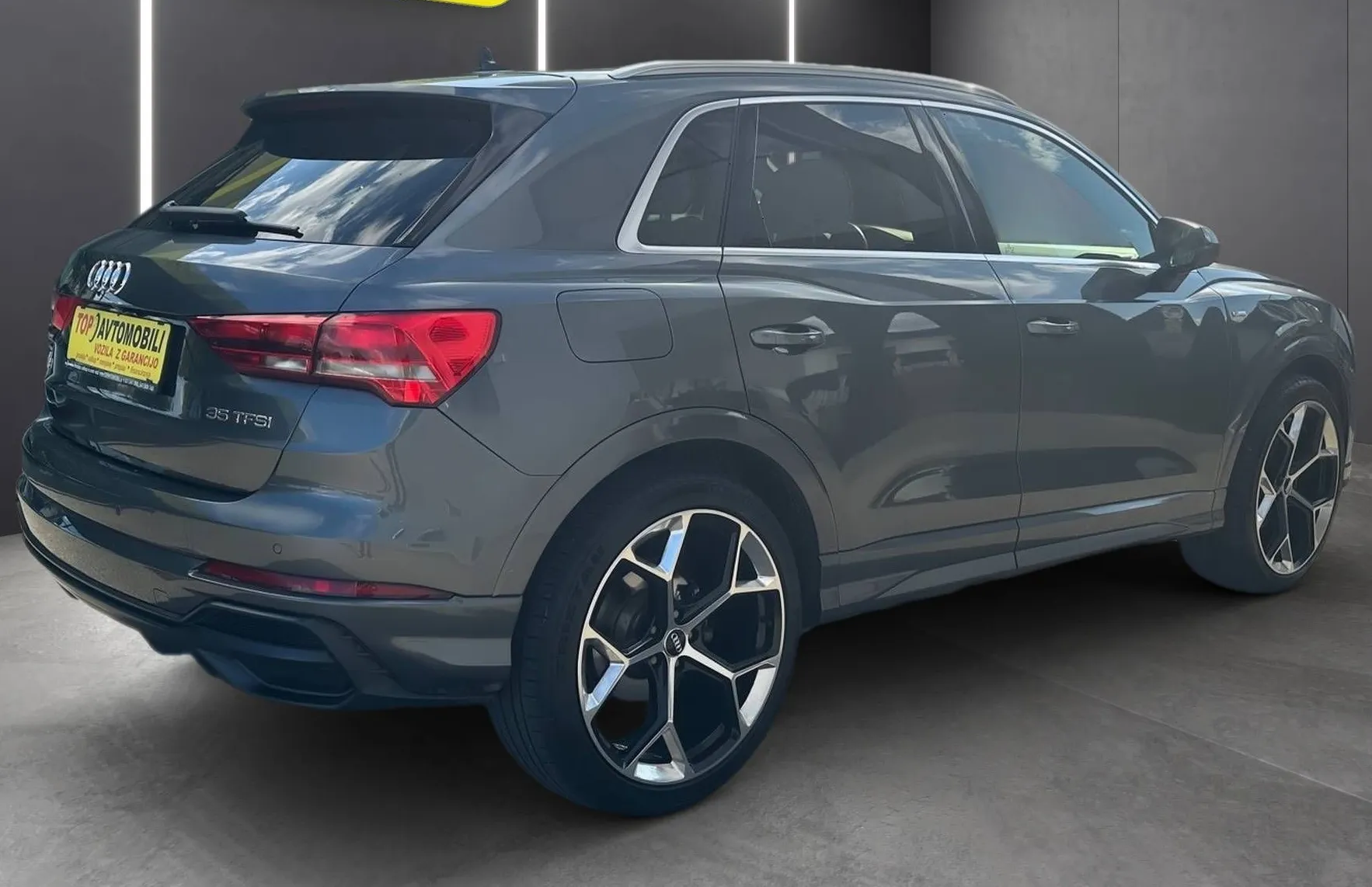 Zunanja slika - Audi Q3 - 35 TFSI S-LINE NAVI ACC MRTVI KOTI LINE ASSIST T - 9