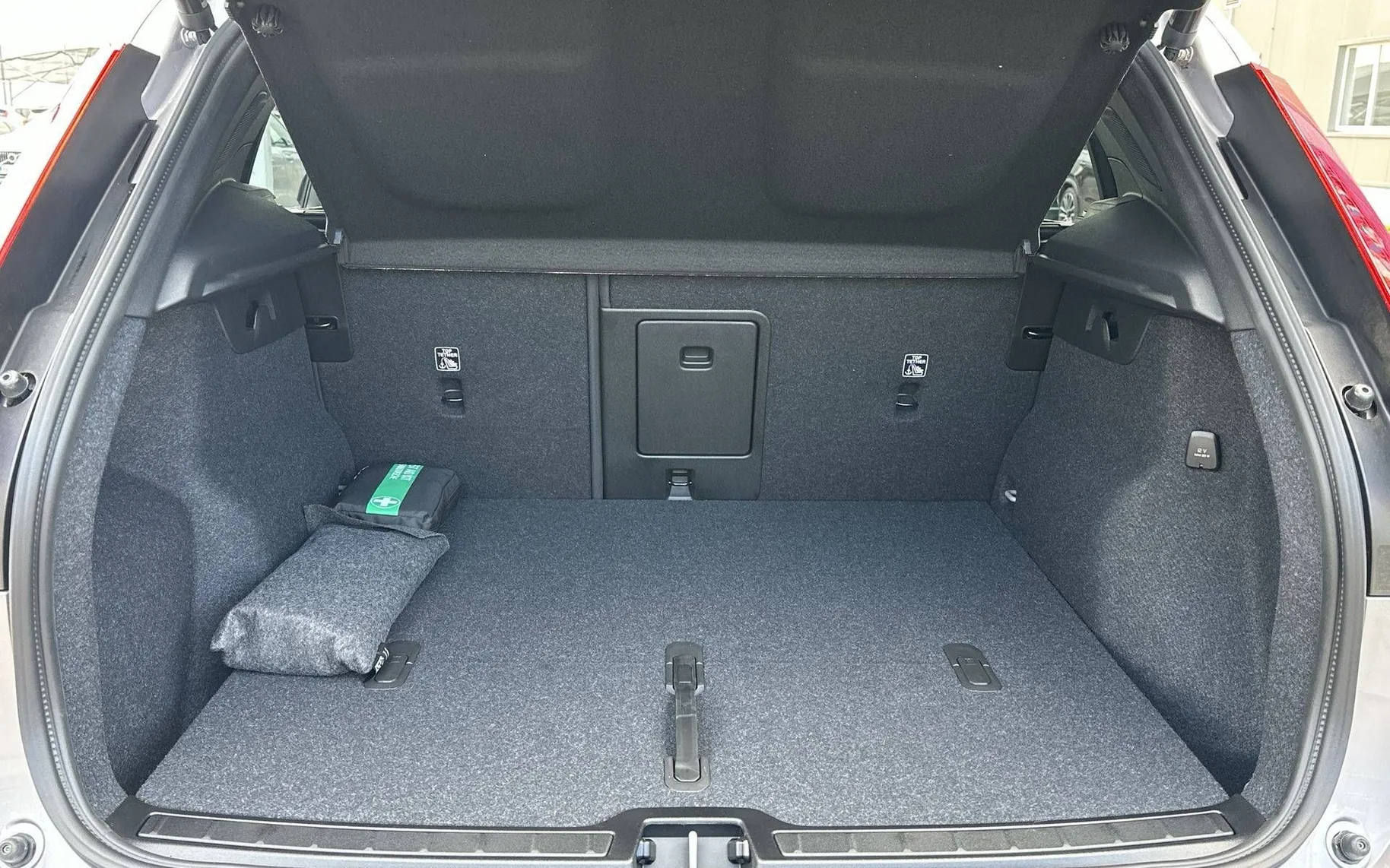 Notranja slika - Volvo XC40 - B3 P Plus Dark Avt. - 12