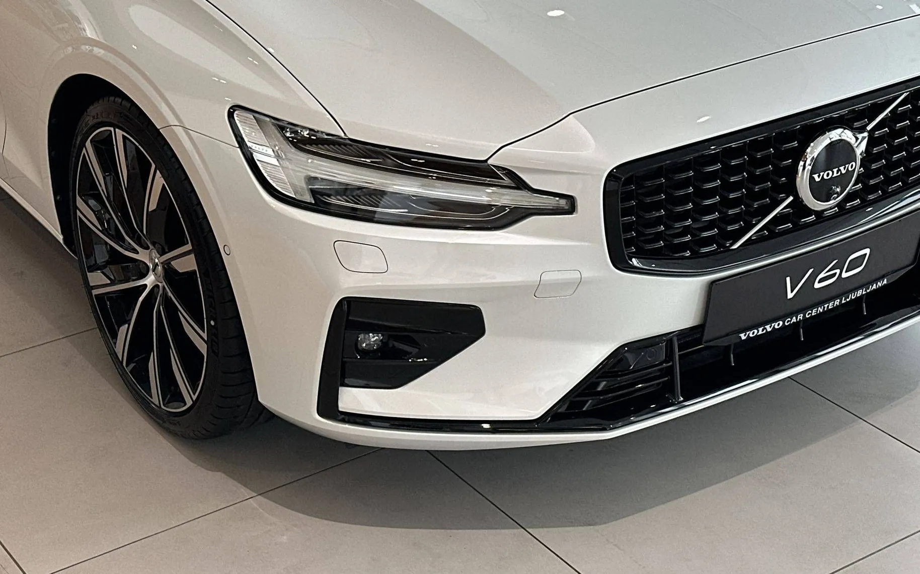 Zunanja slika - Volvo V60 - B4 D Plus Dark Mild hybrid - 3