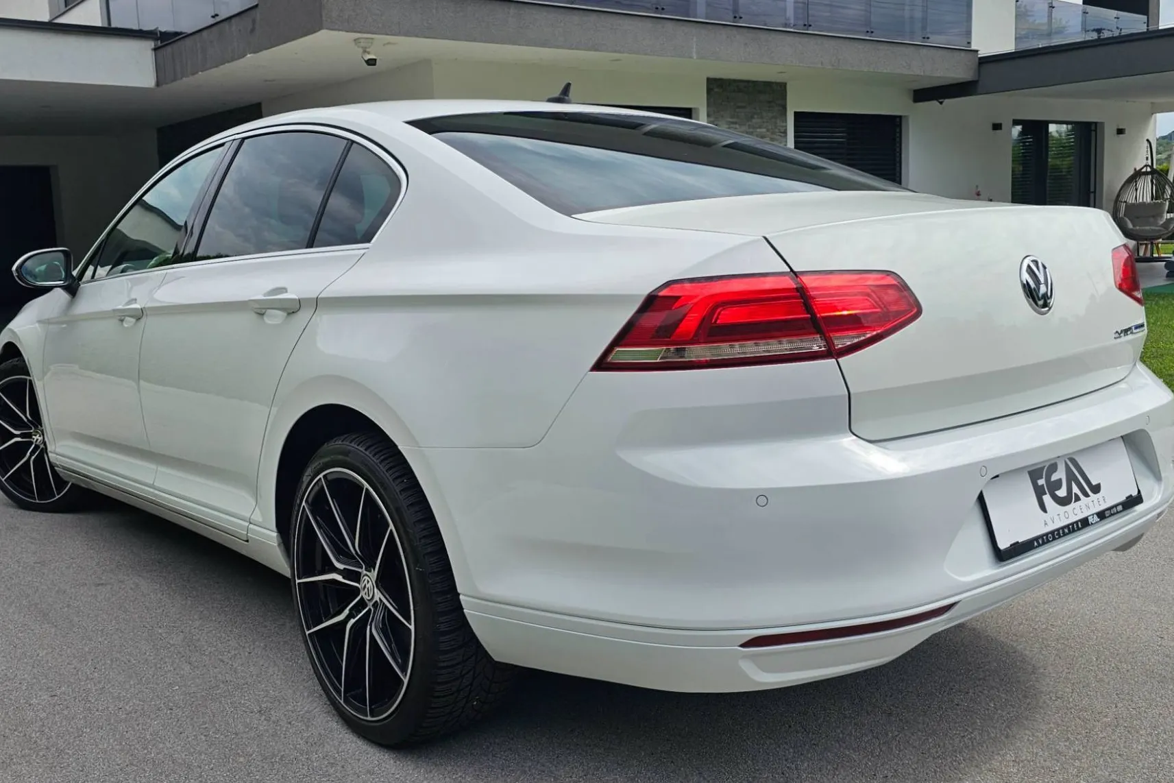 Zunanja slika - VW Passat - 2.0 TDI-SPORT LINE- FULL LED-LIMUZINA-1 LASTNIK-.. - 3