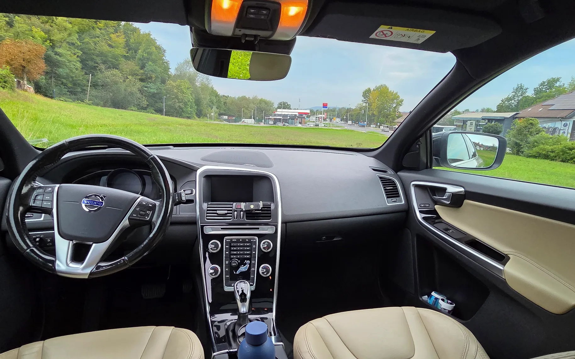 Notranja slika - Volvo XC60 - FWD D3 Luxury Geartronic - 3