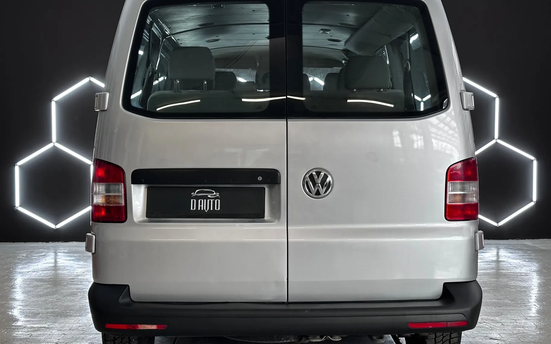 Notranja slika - VW Transporter - 2.0 TDI 9 SEDEŽEV... - 7