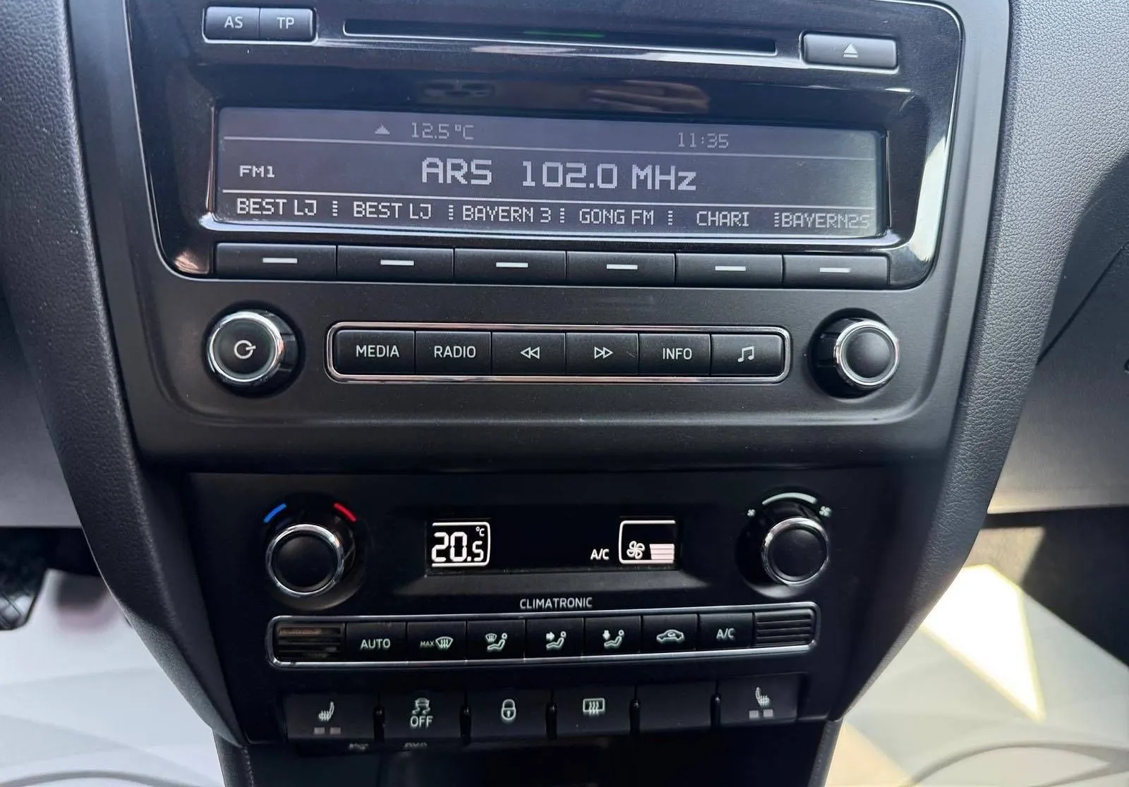 Notranja slika - Škoda Rapid - 1.6 TDI 77 kW Elegance... - 7