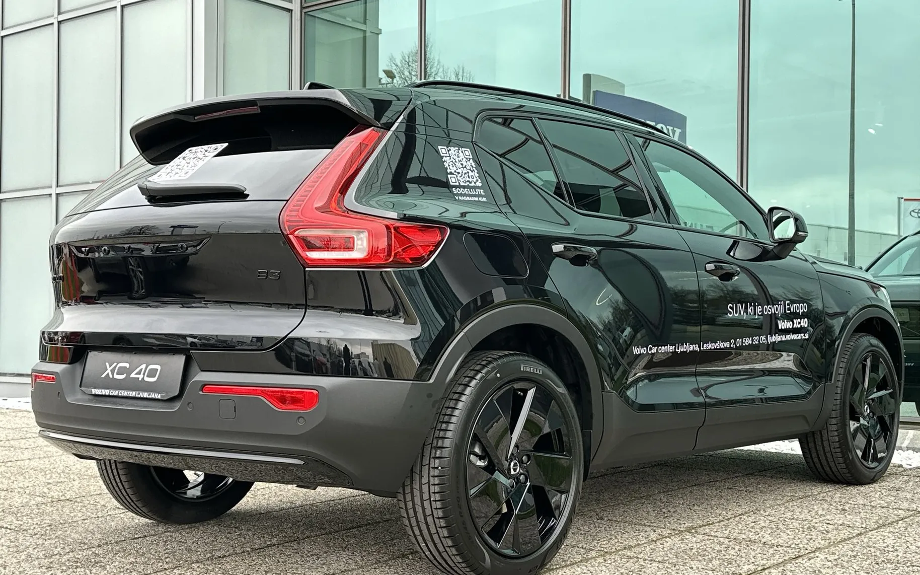 Zunanja slika - Volvo XC40 - B3  P  Plus Black Edition... - 7
