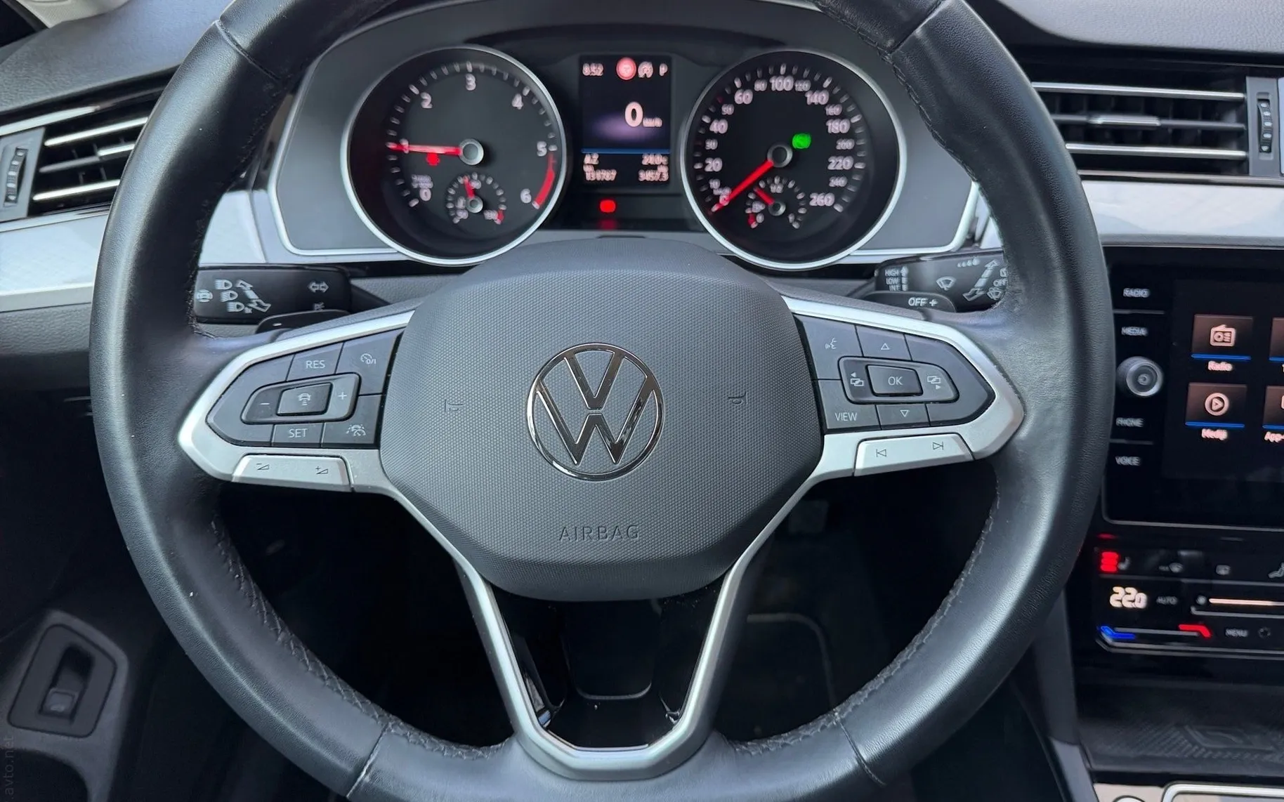 Notranja slika - Volkswagen Passat Variant - 2.0 TDI BMT SCR Business DSG-Vl. Kljuka-Masaža A.. - 8