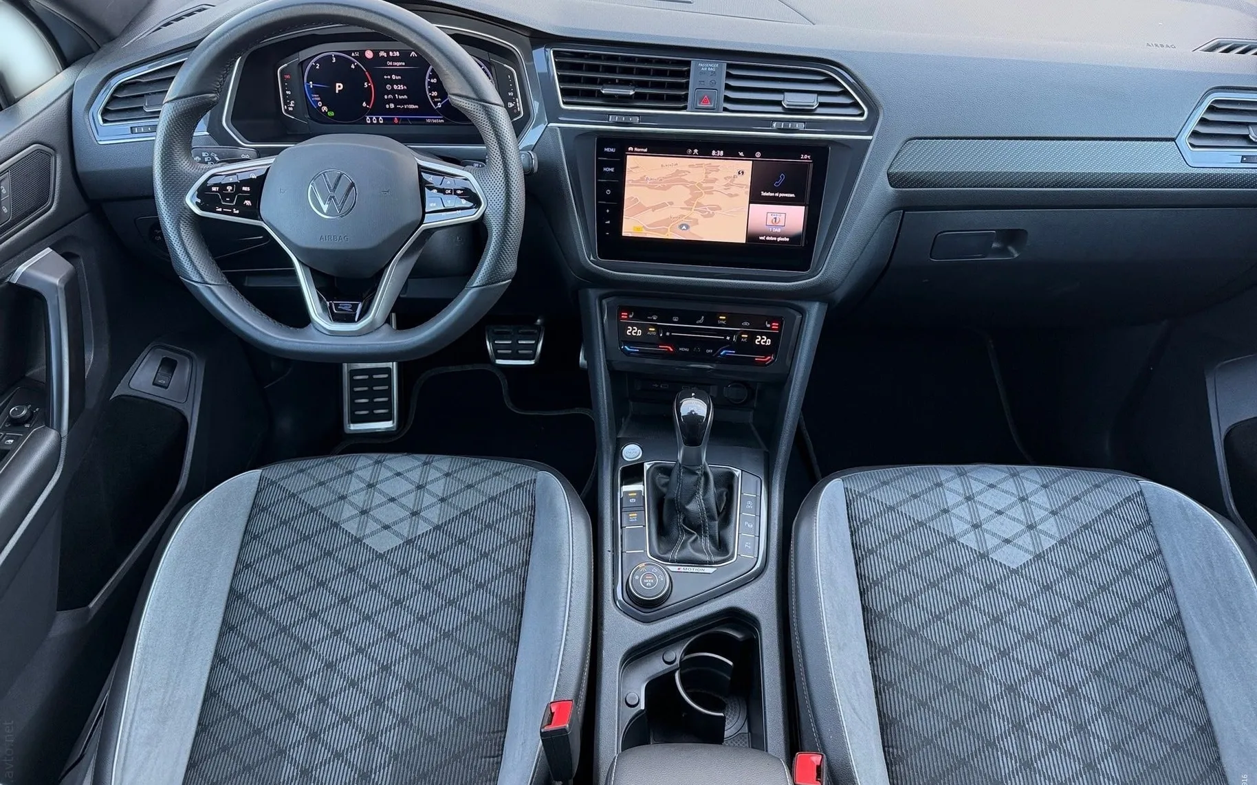 Notranja slika - Volkswagen Tiguan Allspace - 2.0 TDI DSG 4Motion R-Line... - 10