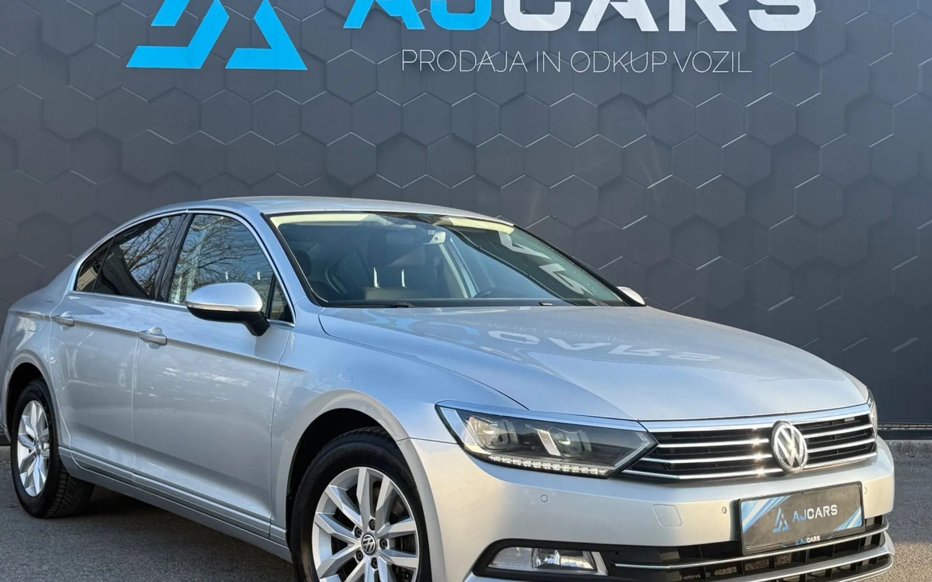 Zunanja slika - VW Passat - 2.0 TDI BMT Highline-Slovensko poreklo-Vel. serv.. - 3