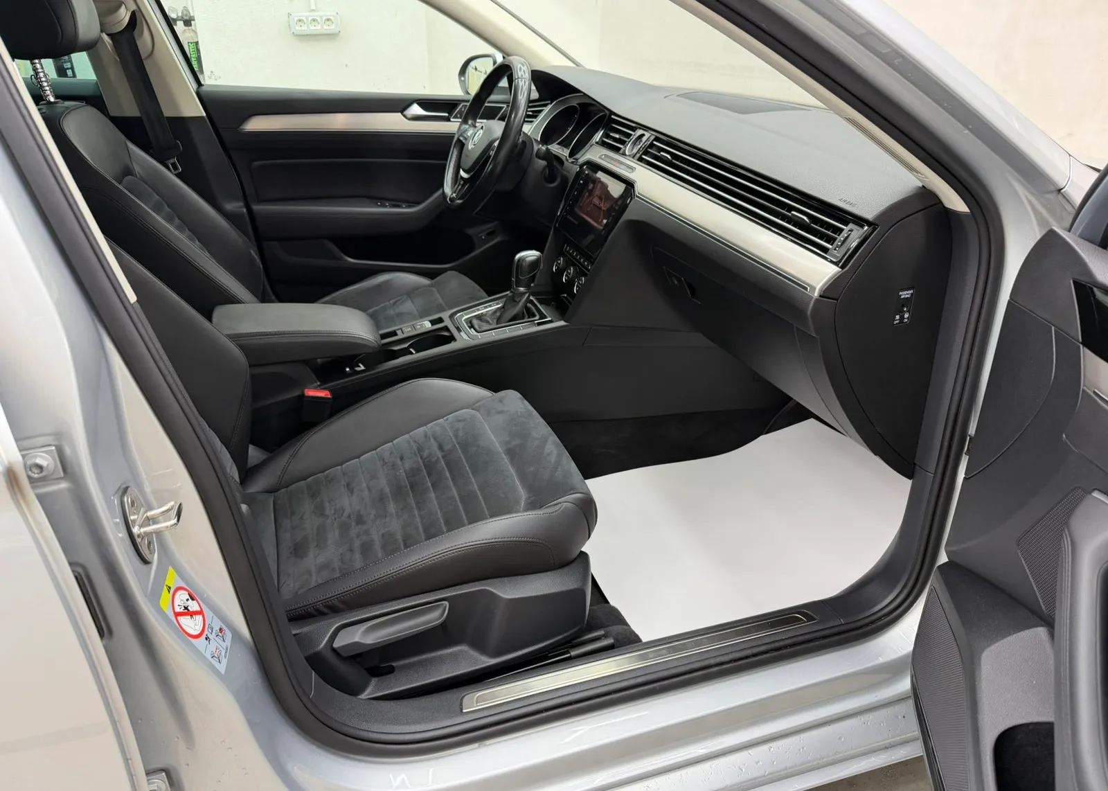 Zunanja slika - Volkswagen Passat - Variant 2,0 TDI BMT Connect DSG - 6