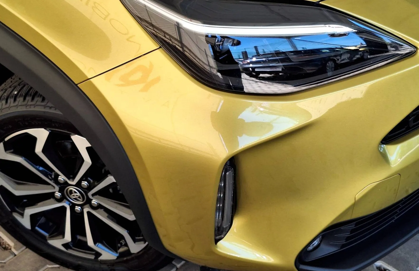 Zunanja slika - Toyota Yaris Cross - Hybrid 1.5 VVT-i Sport Assist Bi-Tone•1.LASTNIK•.. - 7