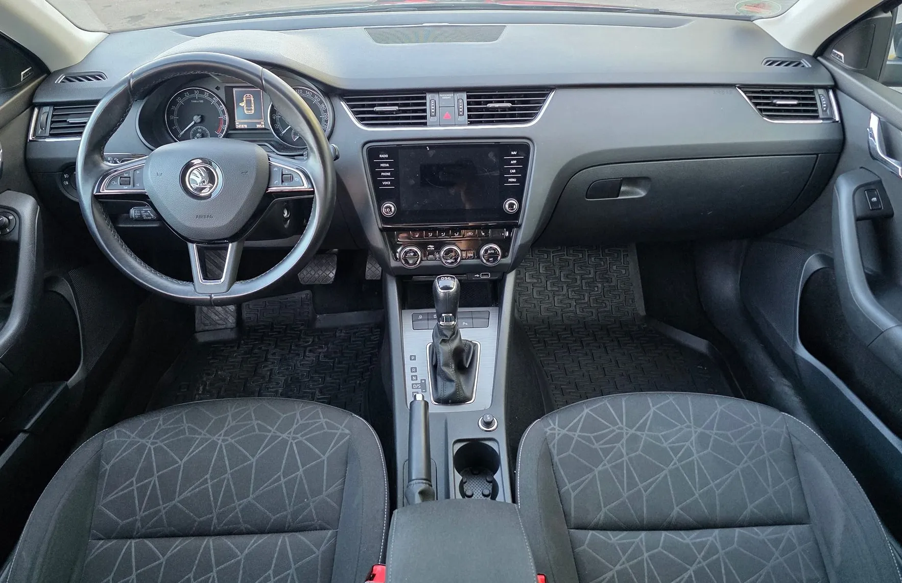 Zunanja slika - Škoda Octavia - COMBI 2.0TDI DSG LED-NAVI-CANON-GRETJE SEDEŽEV-ALU - 9