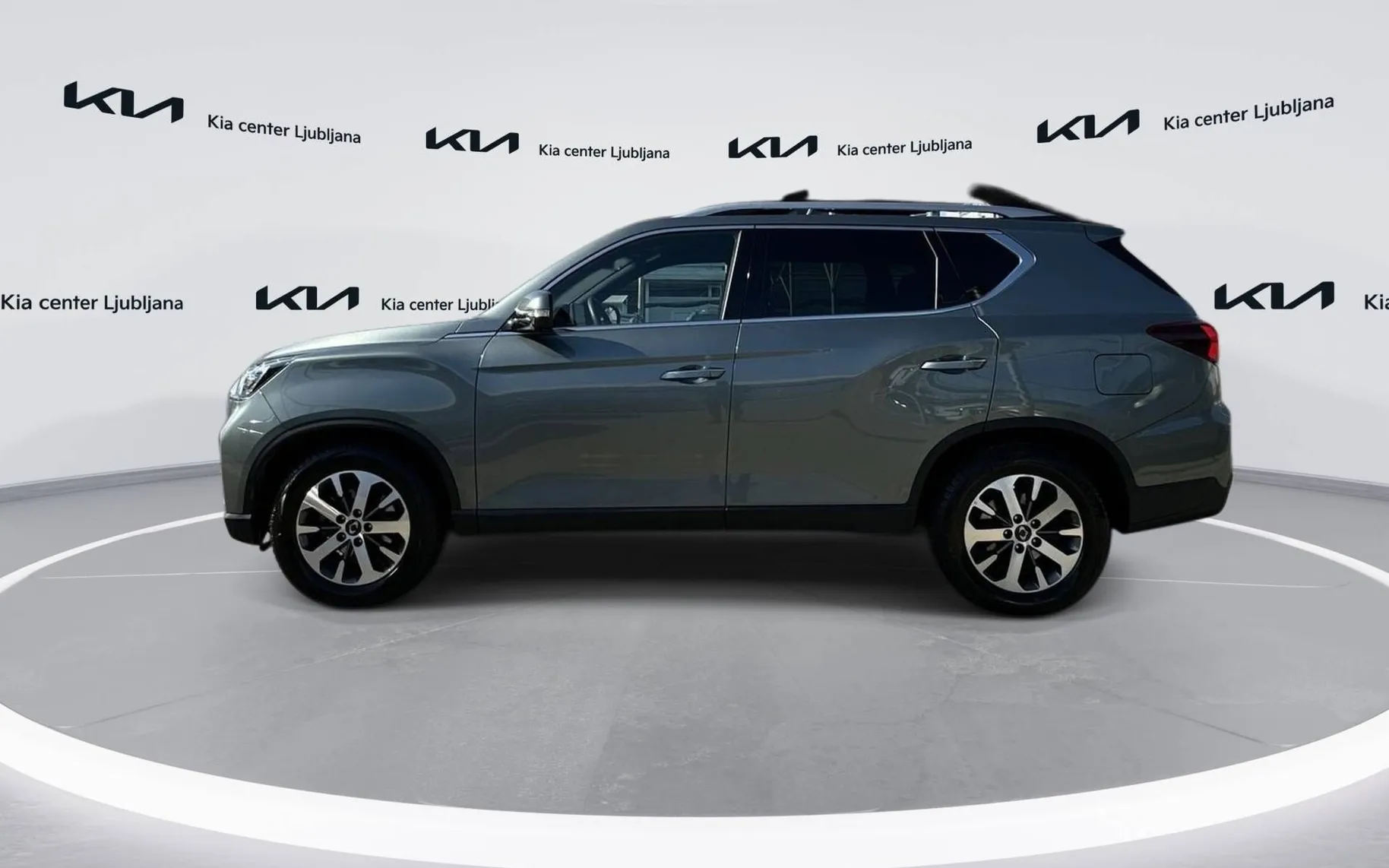 Notranja slika - KG Mobility Rexton - 2.2 XDI LIMITED+ 4x4 AT - 8