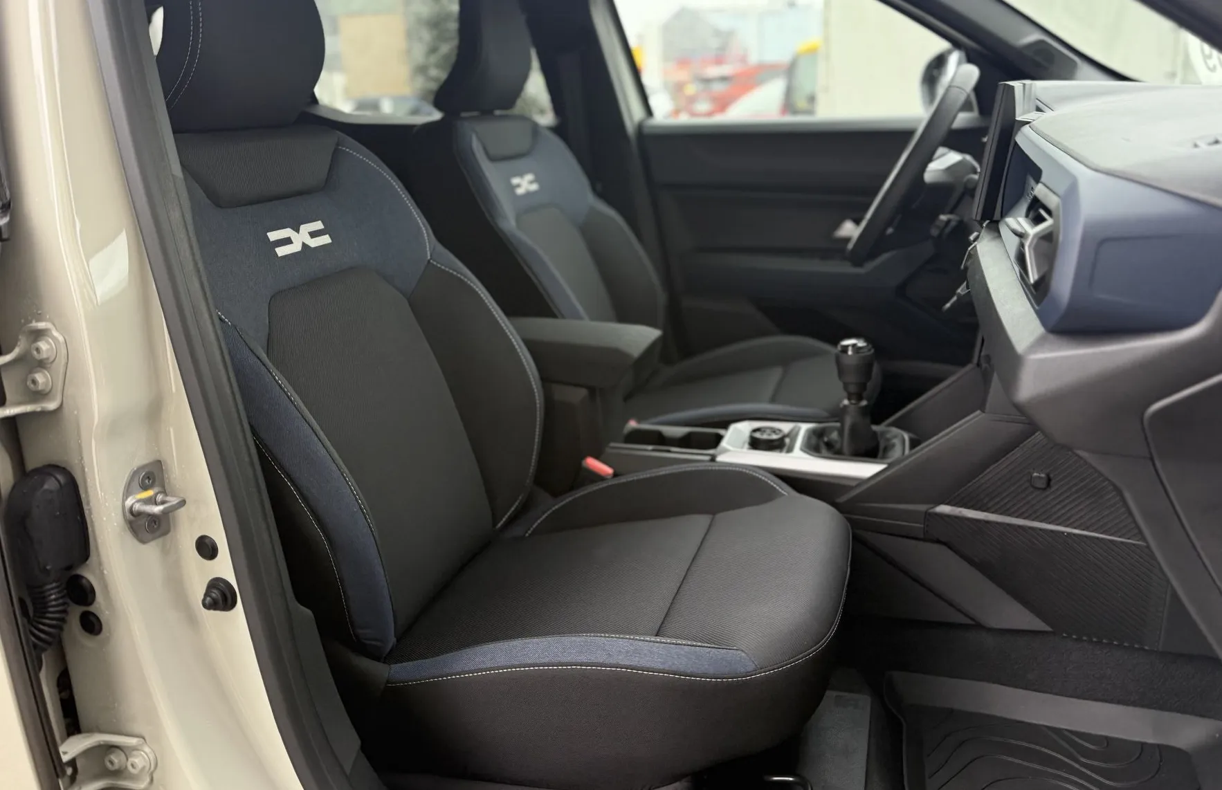 Zunanja slika - Dacia Duster - mild hybrid 130 4x4 Journey - 10