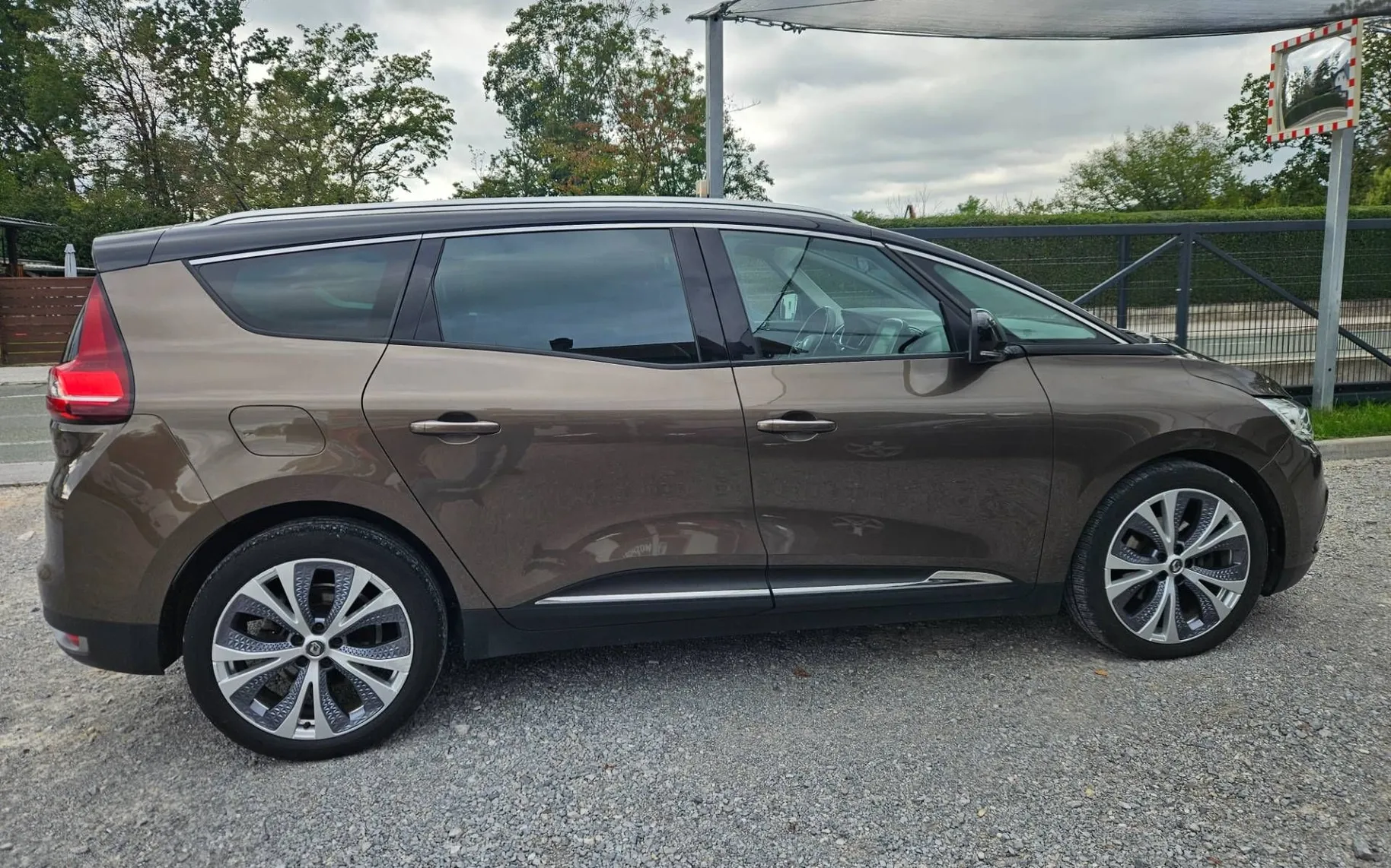 Zunanja slika - Renault Grand Scenic - Blue dCi 120 Intens EDC  AVT 1.LASTNIK SLO NAVI 7S - 5