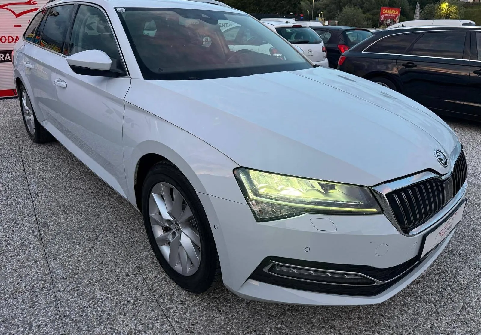 Notranja slika - Škoda Superb - 2.0 TDI SportlineVIRTUL-ACC-VELIK SERVIS-DSGSERVIS - 12
