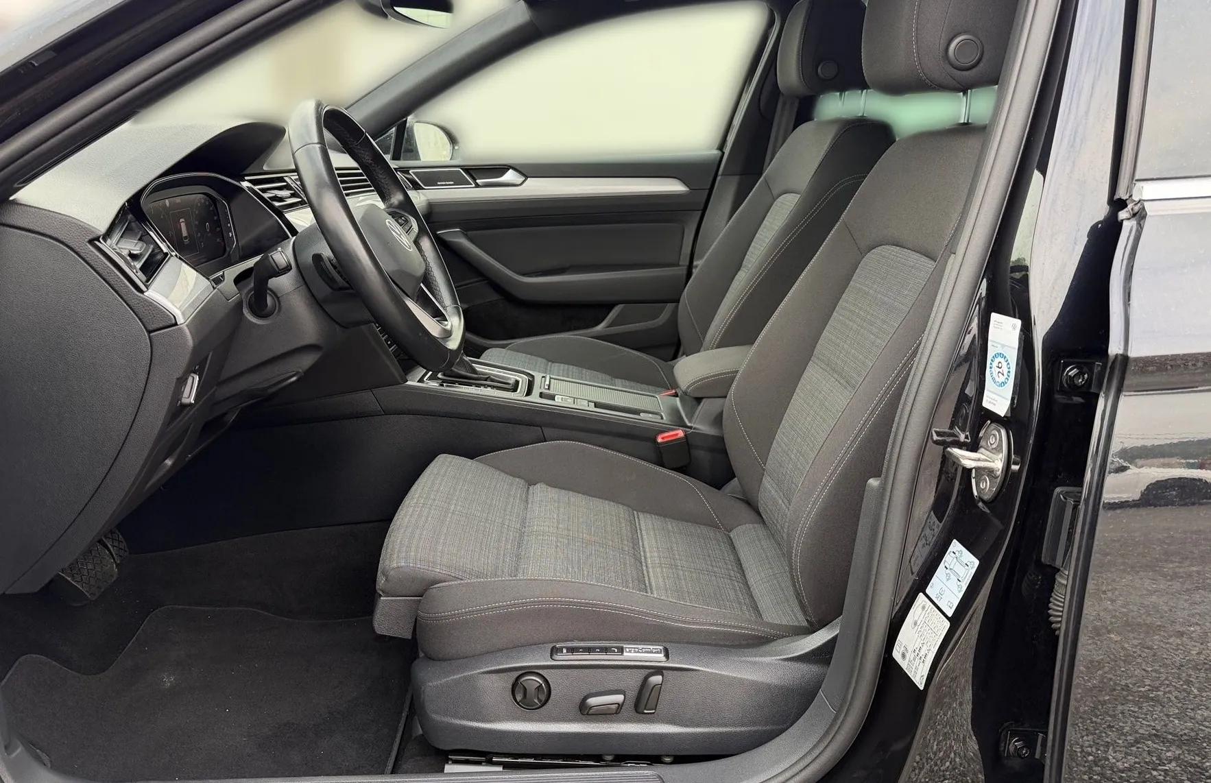 Zunanja slika - VW Passat - Variant 2.0 TDI BMT SCR Business DSG-Vlečna kljuka-Kamera - 7