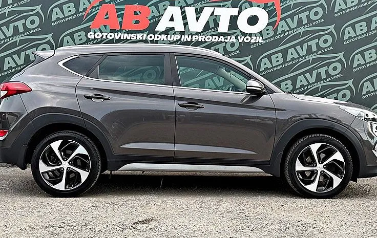 Zunanja slika - Hyundai Tucson - 1.7CRDi Trend DCT+GRETJE+NAVI+TOUCH+ALU19+SERVISNA - 4
